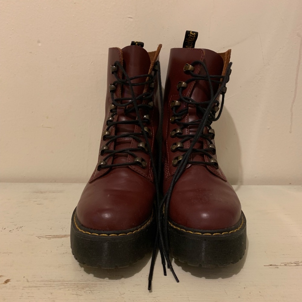 Dr. Martens Leona Boot in Oxblood